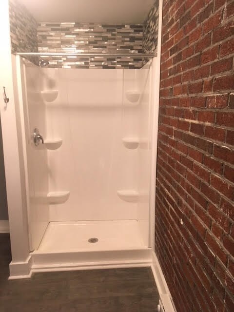 bathroom - 398 Douglas St