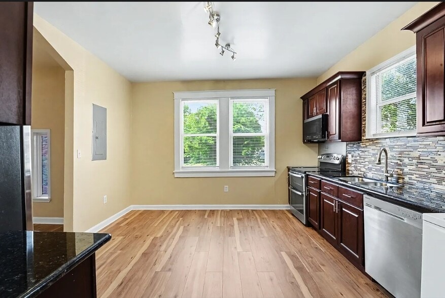 Building Photo - 4200 S Derbigny St