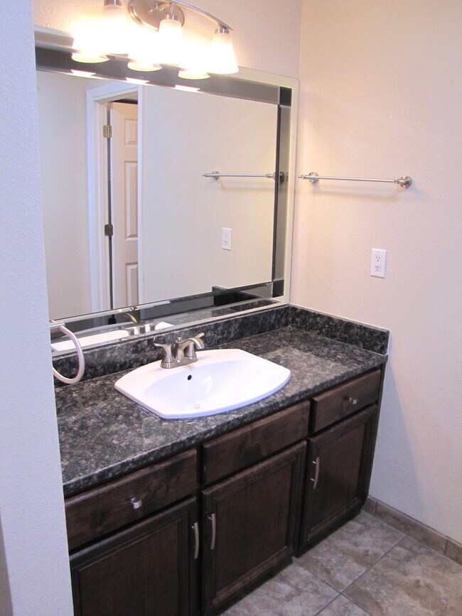 Building Photo - Amazing NE Heights Home! Tile Floors! This one won't last long!!