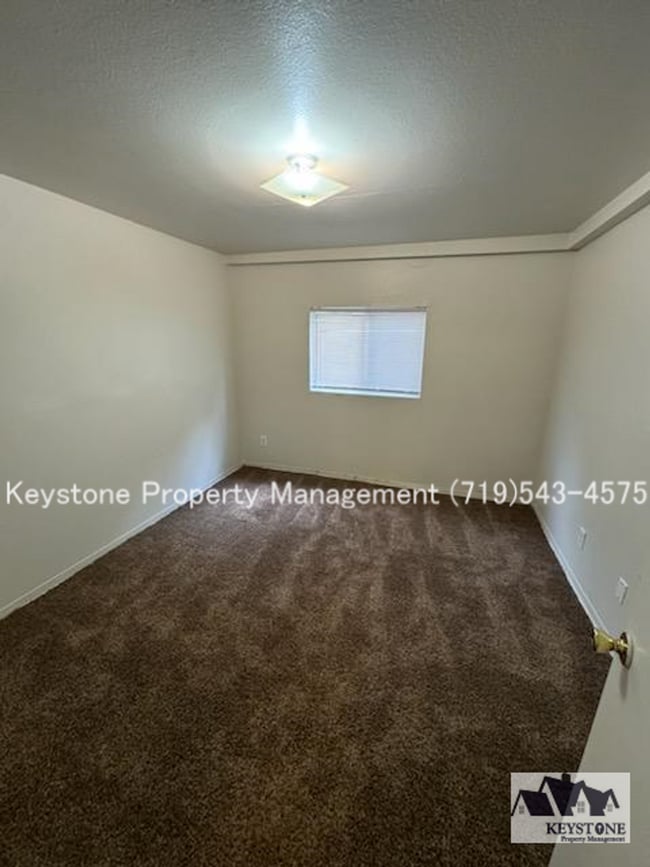 Building Photo - $400 OFF - Move In Special!  2 Bedroom/1 Bath Apartment w/ Exterior Entrance - $800/$800