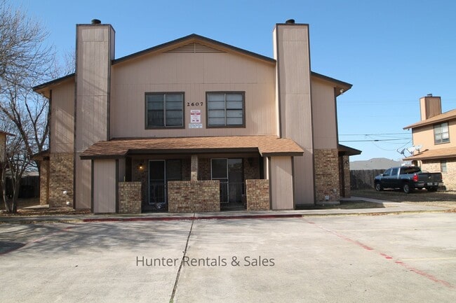 Primary Photo - Updated 2-Bedroom Townhome with Modern Fin...