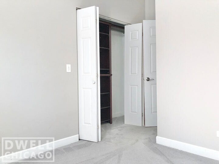 Building Photo - 521 W Belmont Ave