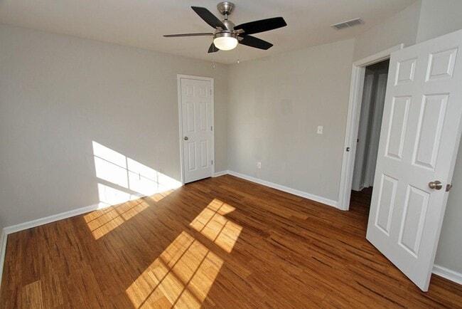 Building Photo - 5057 Bethpage Dr NE
