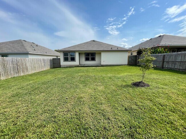 Building Photo - 221 Pecos Dr