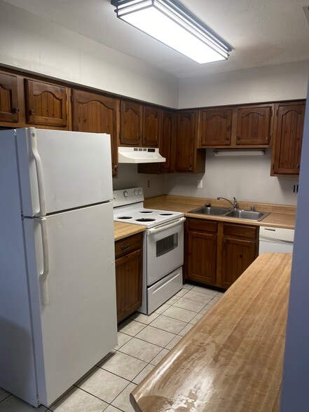 Building Photo - 3400 Maxon Rd