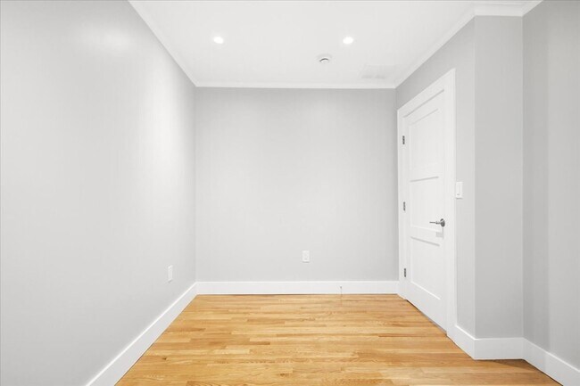 Building Photo - 105 Child St