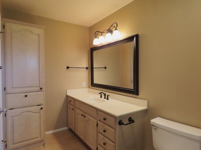 Building Photo - South Tyler! Lovely 3 Bedroom, 2 Bath Hous...
