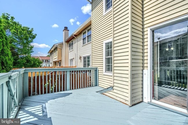 Building Photo - 9 Guinevere Ct