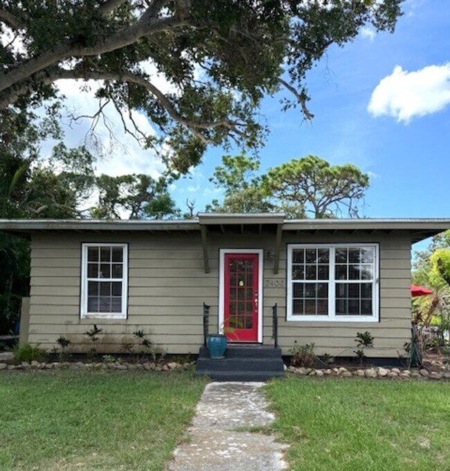 Primary Photo - Downtown Bungalow