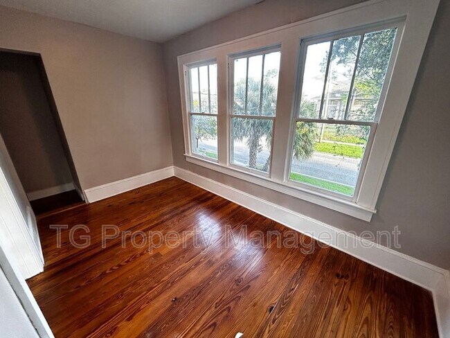 Building Photo - 2561 Rosselle St
