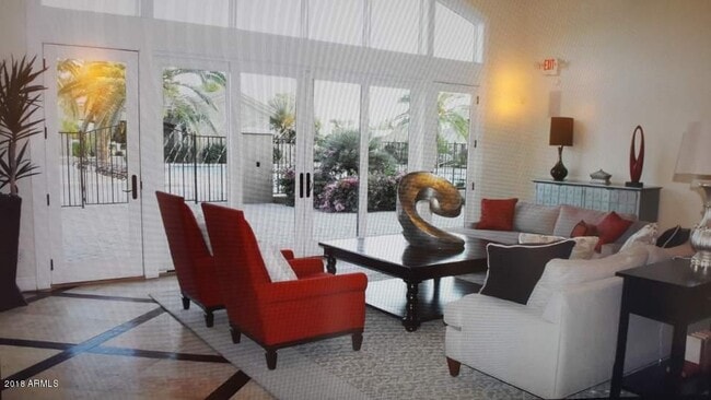 Building Photo - 1367 S Country Club Dr