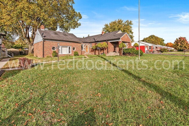 Building Photo - 328 N Post Rd