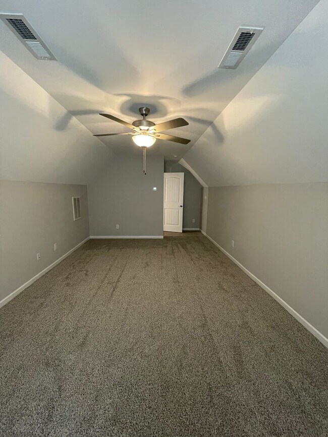 Building Photo - 219 Grist Mill Dr