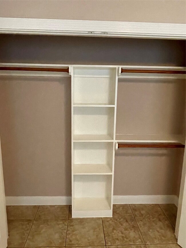 Building Photo - 1018 S Booth Ln