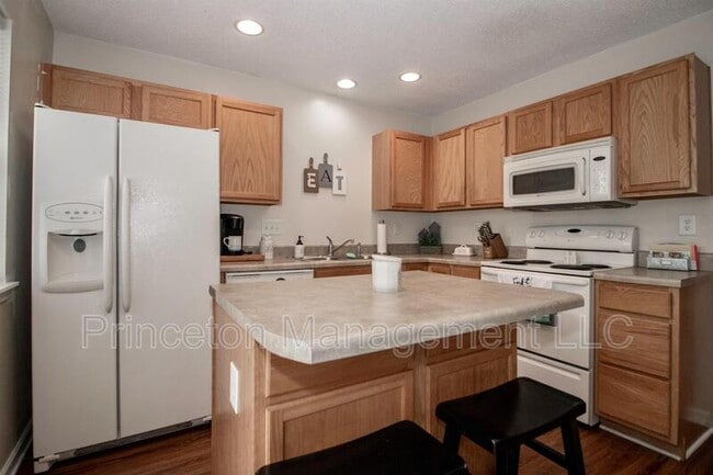 Building Photo - 137 Lynch Cir