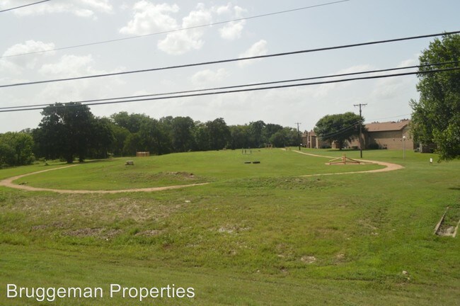 Building Photo - 101 S Twin Creek Dr