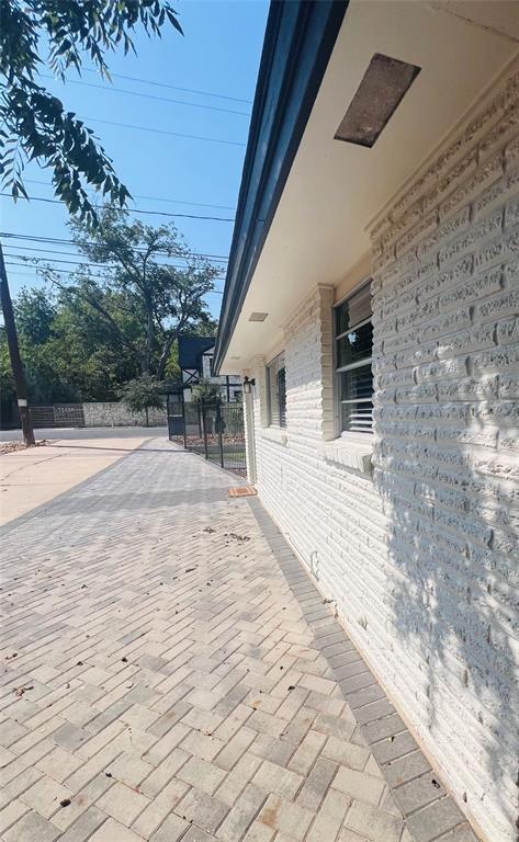 Building Photo - 1715 Bluebonnet Ln