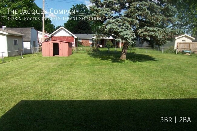 Building Photo - 3538 N Rogers Ave