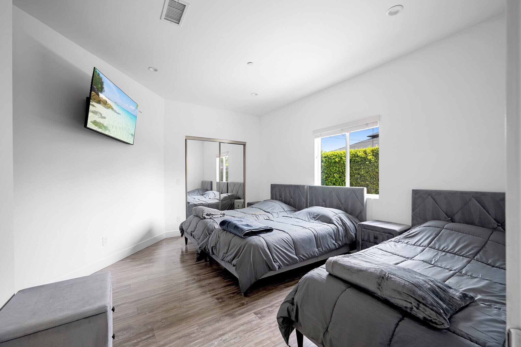 Building Photo - 13313 Wixom St