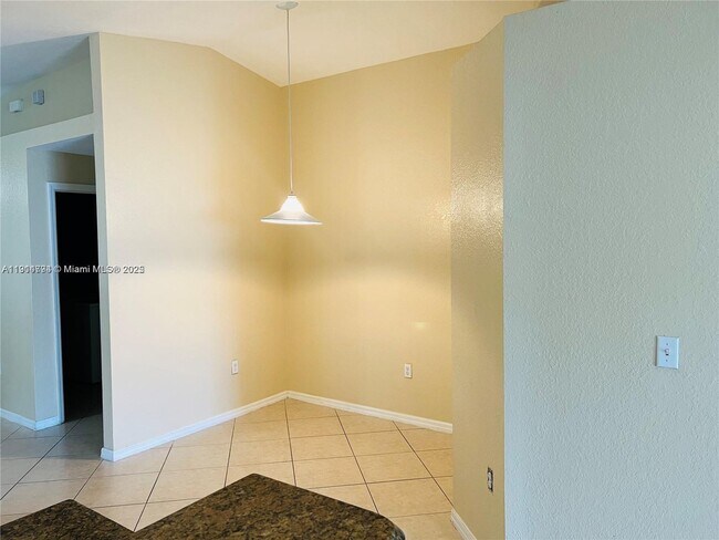 Building Photo - 4537 SW 134th Ave