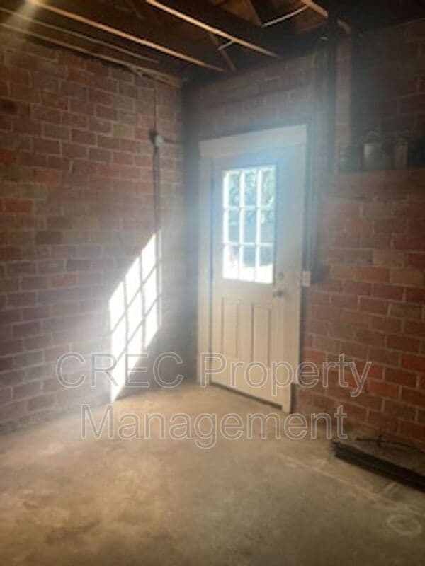 Building Photo - 9 Penn Ave