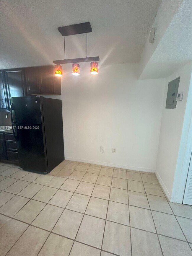 Building Photo - 5814 NE 4th Ct