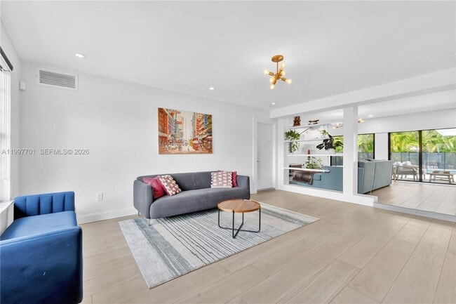 Building Photo - 1089 NE 110th St