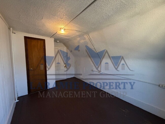 Building Photo - 614 S 5th St