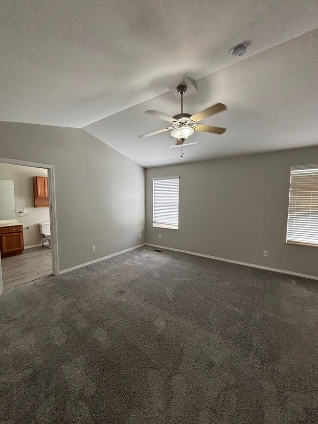 Building Photo - 423 Larkway