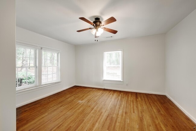 Building Photo - 505 Cherokee Rd