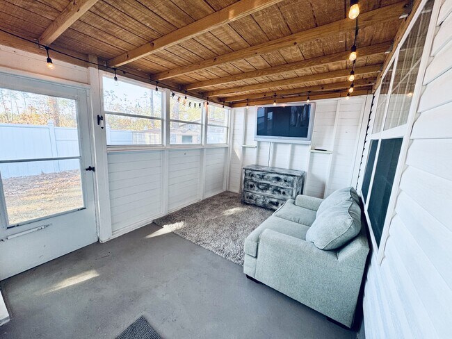 Building Photo - 932 Eaglet Cir