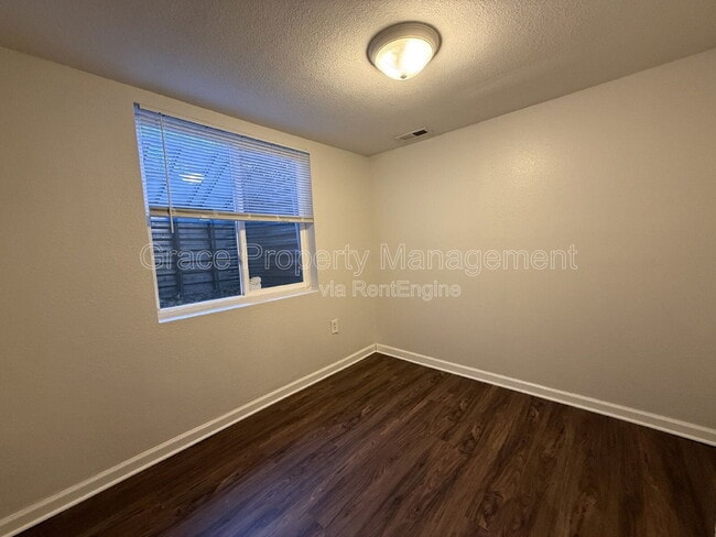 Building Photo - 1582 Taft St