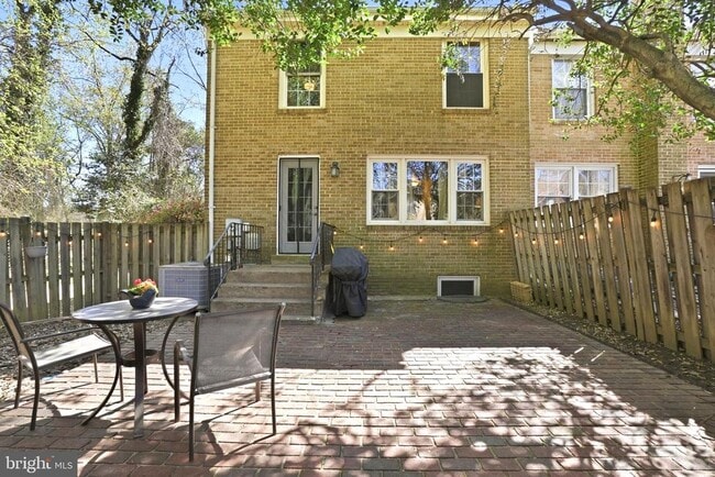 Building Photo - 9100 Omar Ct