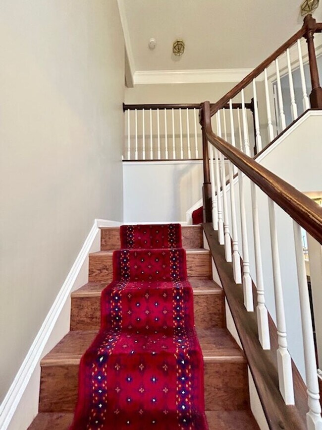 Building Photo - 5 Milestone Manor Ct