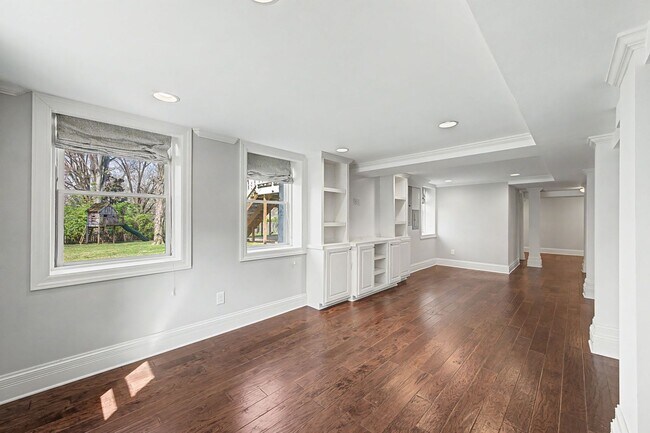 Building Photo - Beautiful 4BD/3.5BA home in the heart of Green Hills.