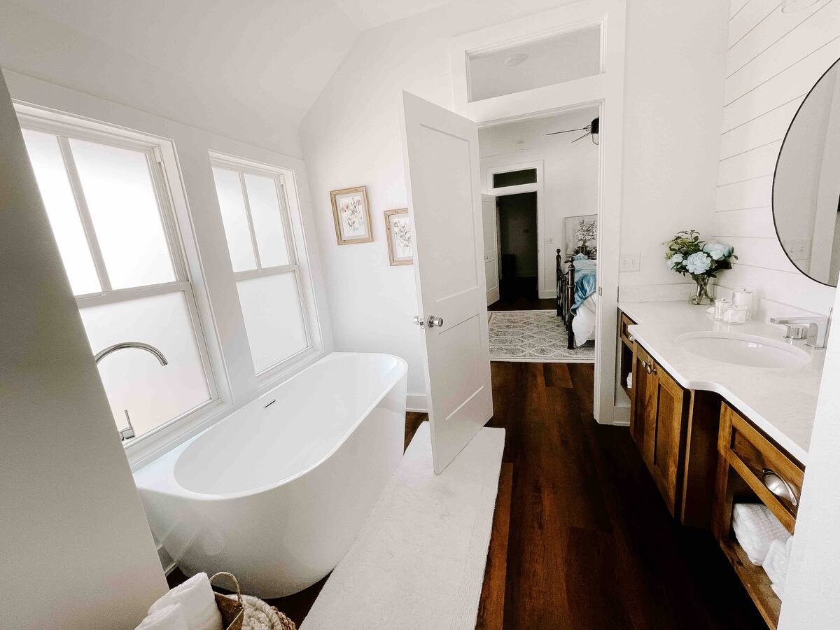 Building Photo - 2115 Loretta Parker Lane