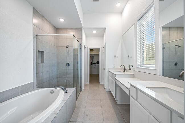 Building Photo - 2221 Forest Trace Ln