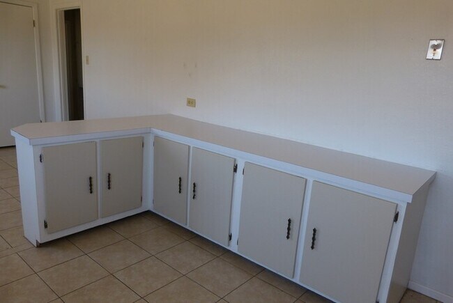 Building Photo - Cute 3 bedroom!