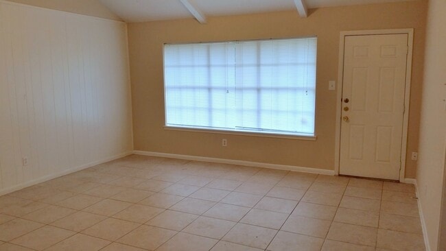 Building Photo - 430 Mistywood Dr