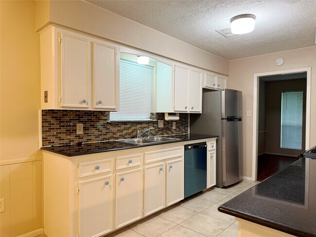 Building Photo - 13430 Exton Ln