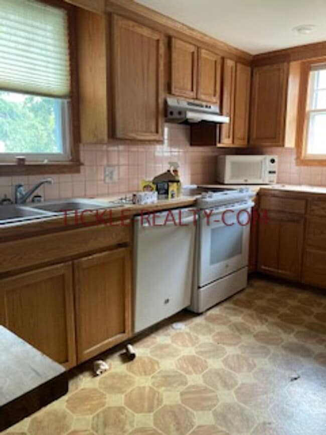 Building Photo - 3 Bed, 1.5 bath House in Laurelton Neighborhood
