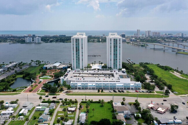 Building Photo - 241 Riverside Dr