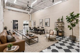 Building Photo - 306 S Walton St