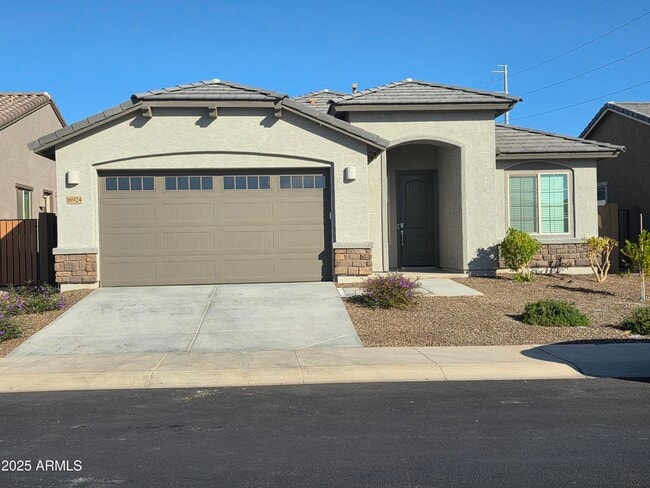 Primary Photo - 16924 W Echo Ln