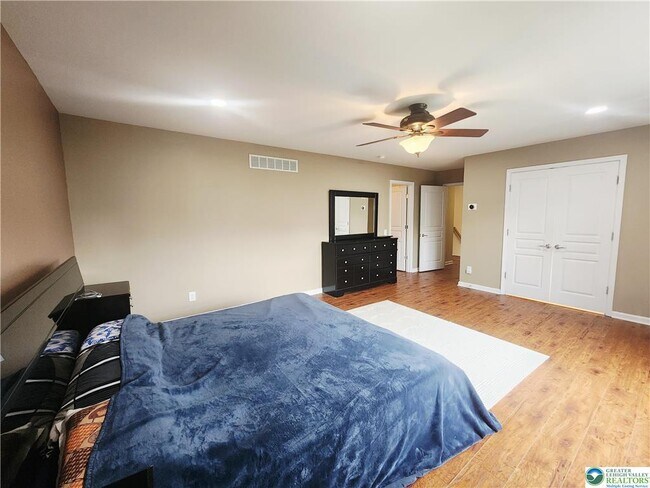 Building Photo - 8858 Pathfinder Rd