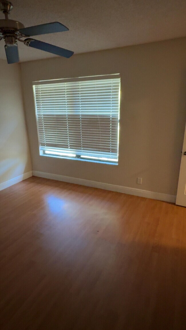 Building Photo - 5855 Northpointe Ln