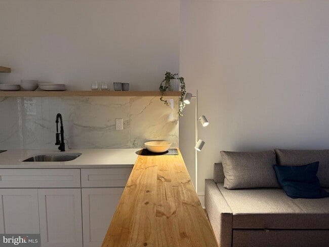 Building Photo - 114 S 58th St