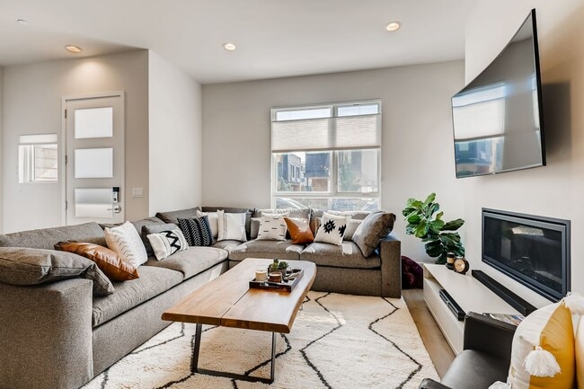 Building Photo - Contemporary Townhome with Rooftop Deck-Flatiron Views