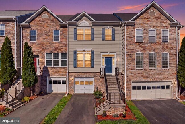 Building Photo - 915 Buttonwood Terrace NE