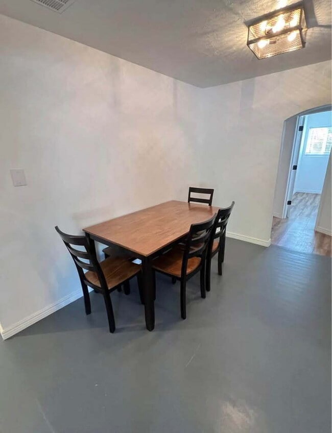 Building Photo - 85 N 300 E
